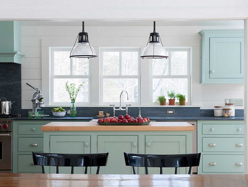 Màu xanh bạc hà làm không gian nhà bếp được mở rộng